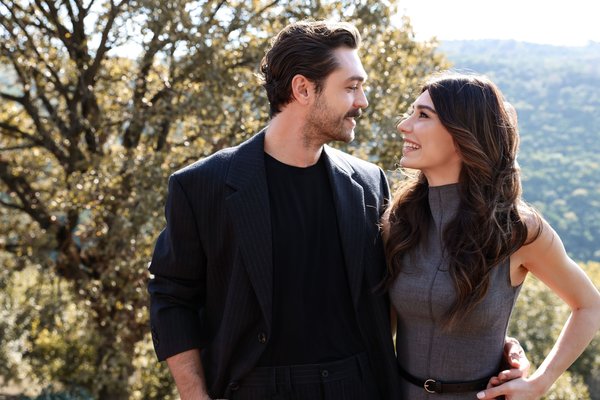 مسلسل النجوم بعيدة عني الحلقة 1 مترجم